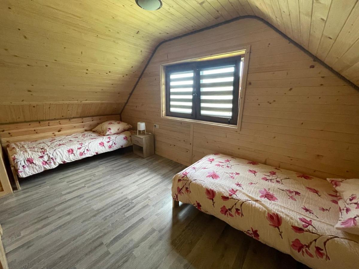 Uweronci Hotel Ustrzyki Dolne Eksteriør billede