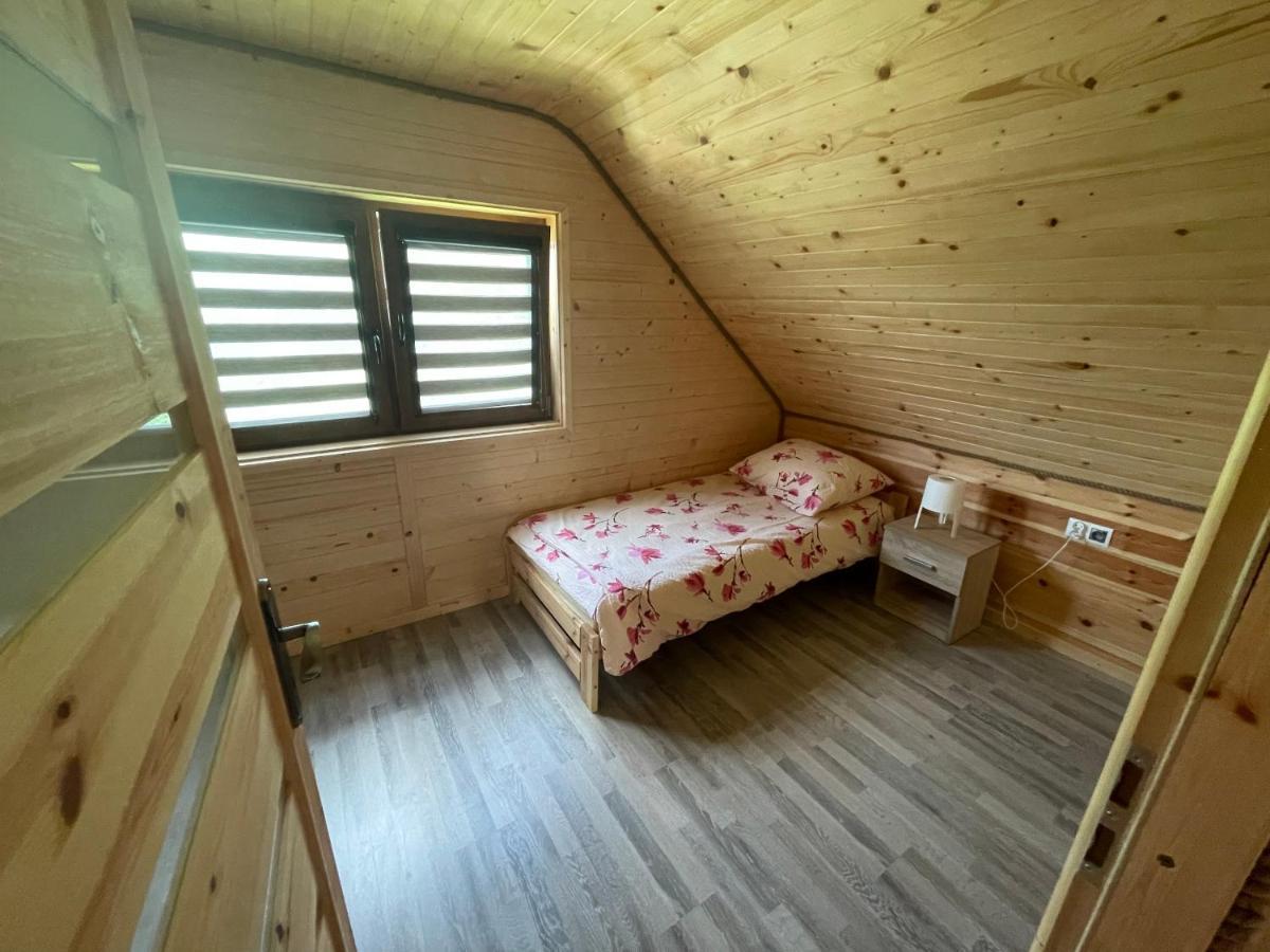Uweronci Hotel Ustrzyki Dolne Eksteriør billede