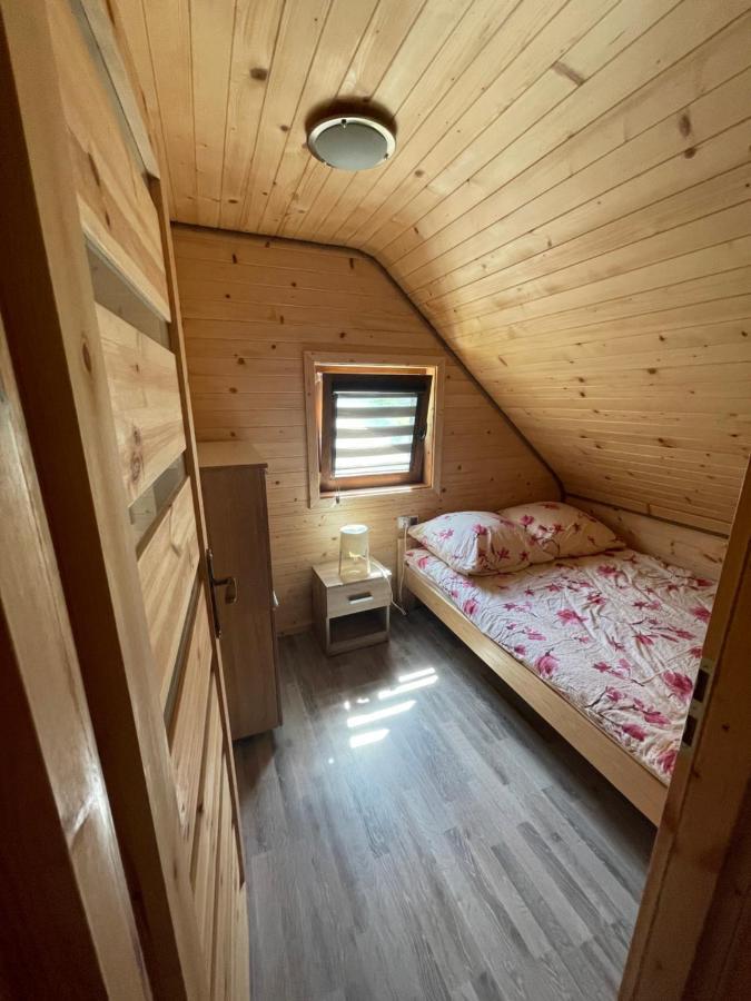 Uweronci Hotel Ustrzyki Dolne Eksteriør billede