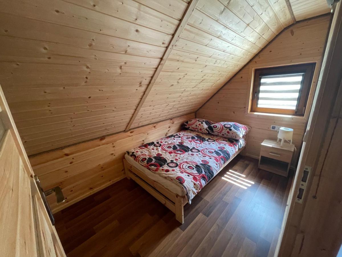 Uweronci Hotel Ustrzyki Dolne Eksteriør billede